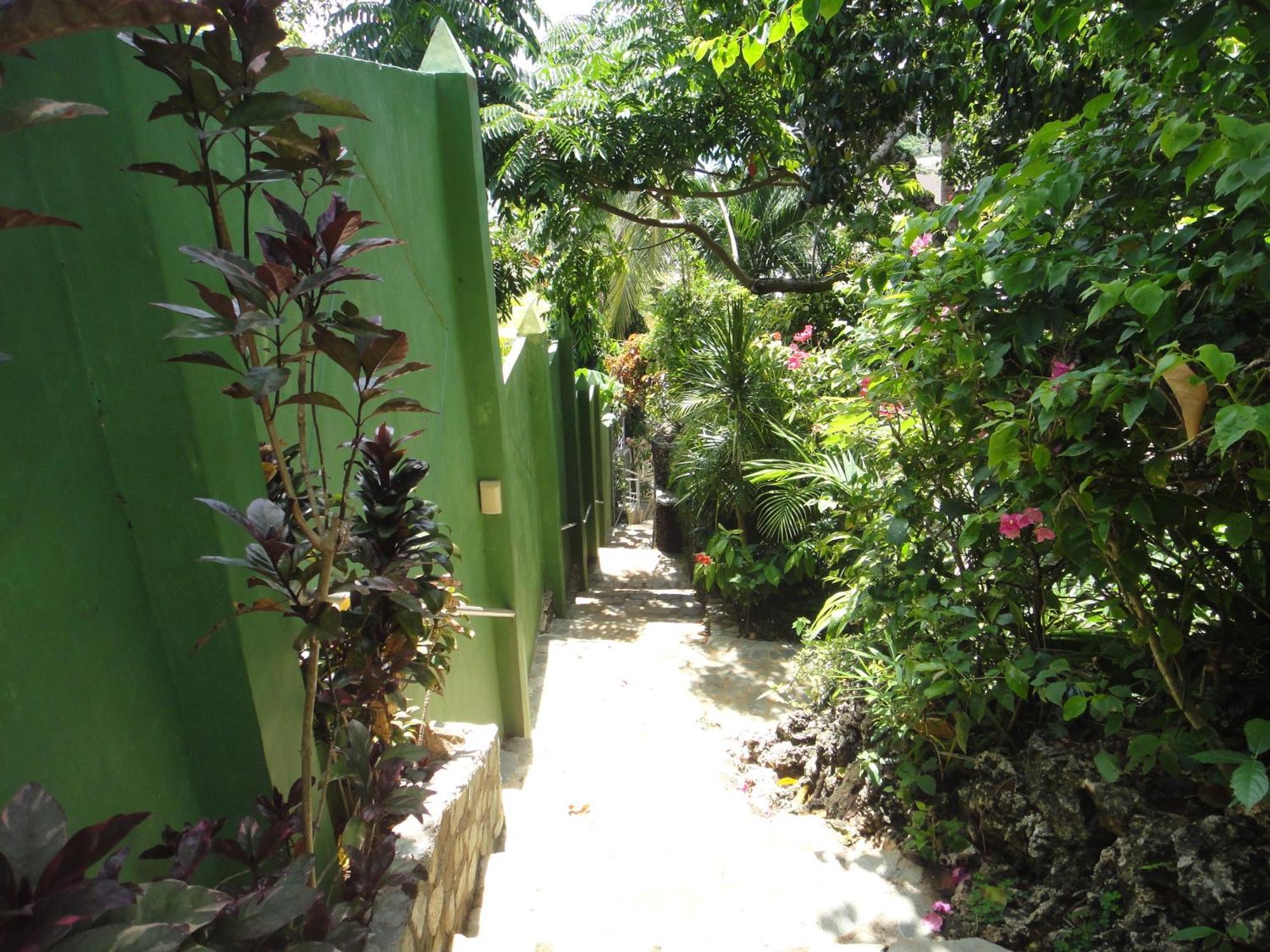 Argonauta Boracay Apartment Suites And Villas Боракай Экстерьер фото